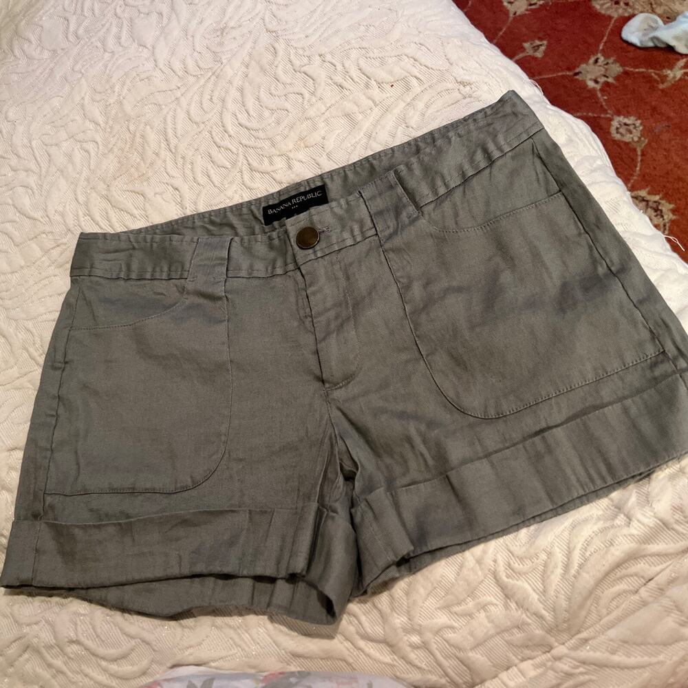 Banana Republic Army Grayish Green Shorts Women’s Size 6